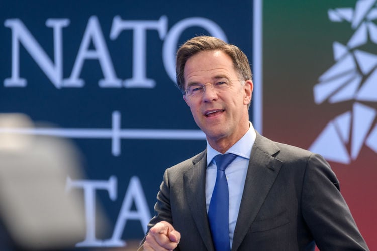 Rutte maakt prioriteiten bekend: “NAVO zo snel mogelijk privatiseren”