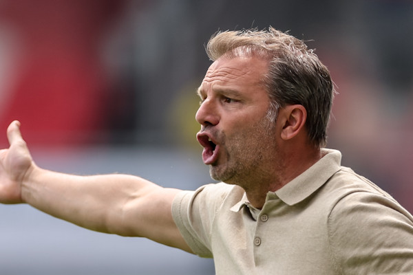 Positie Ajax-trainer Maurice Steijn onzeker na niet winnen Johan Cruijff Schaal