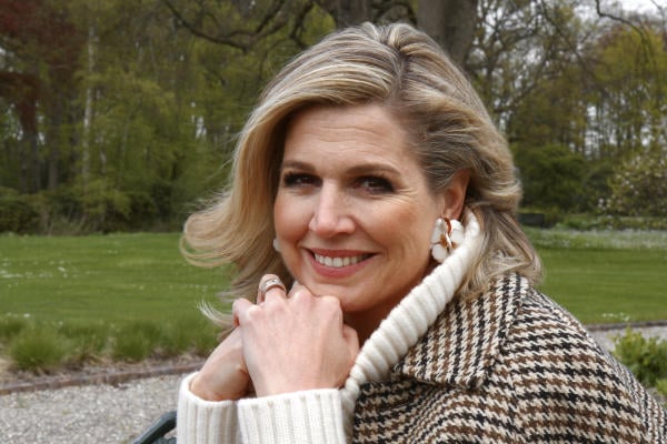 Máxima adviseert echtparen: “Zorg bij onenigheid voor minimaal twee paleisvleugels afstand”