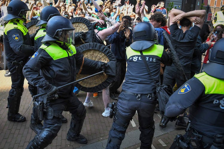 Te weinig ouderen bij de ME: “Geen representatieve afspiegeling van de samenleving”