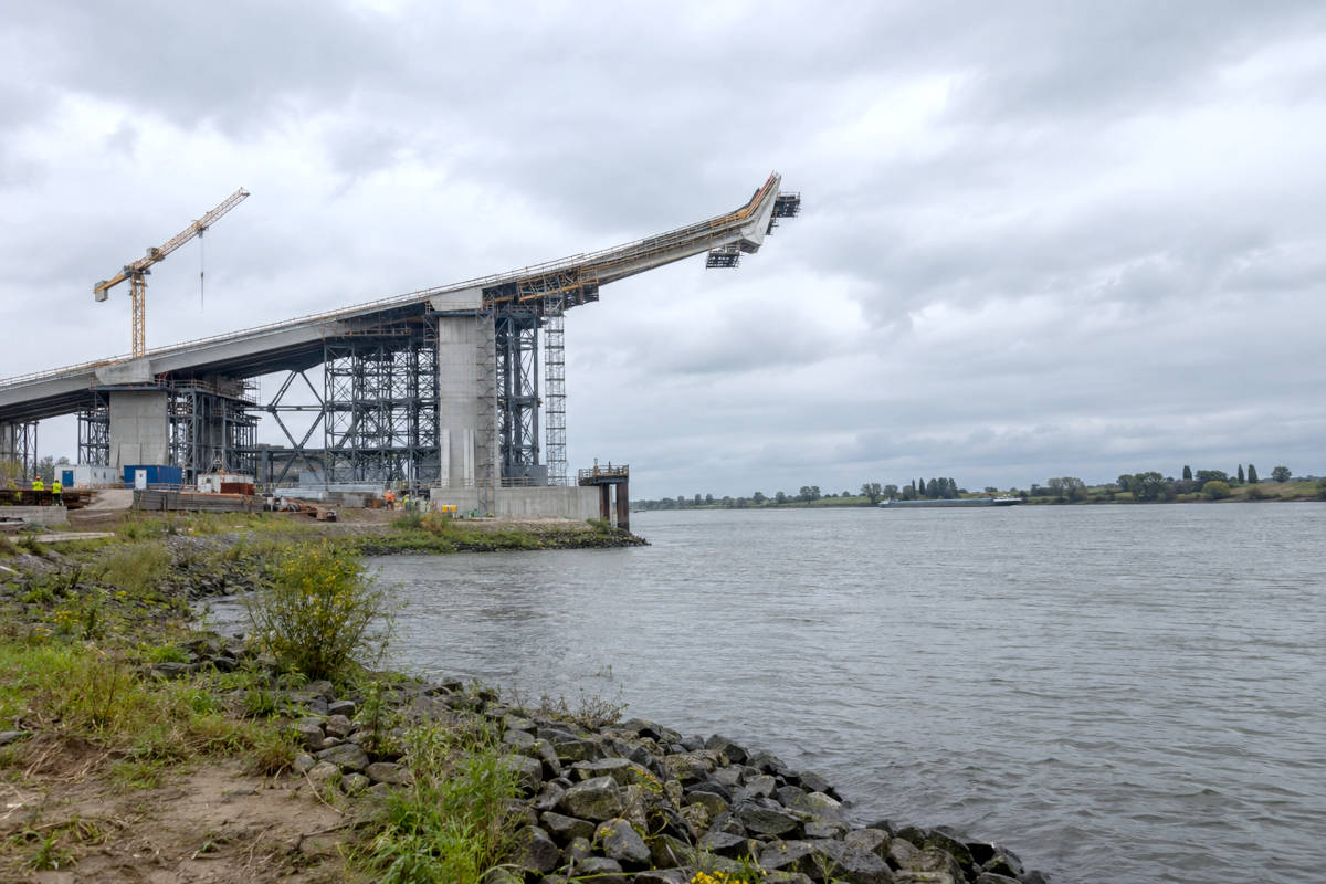 Rijkswaterstaat kiest voor schansen: “Met voldoende snelheid heb je maar een halve brug nodig.”