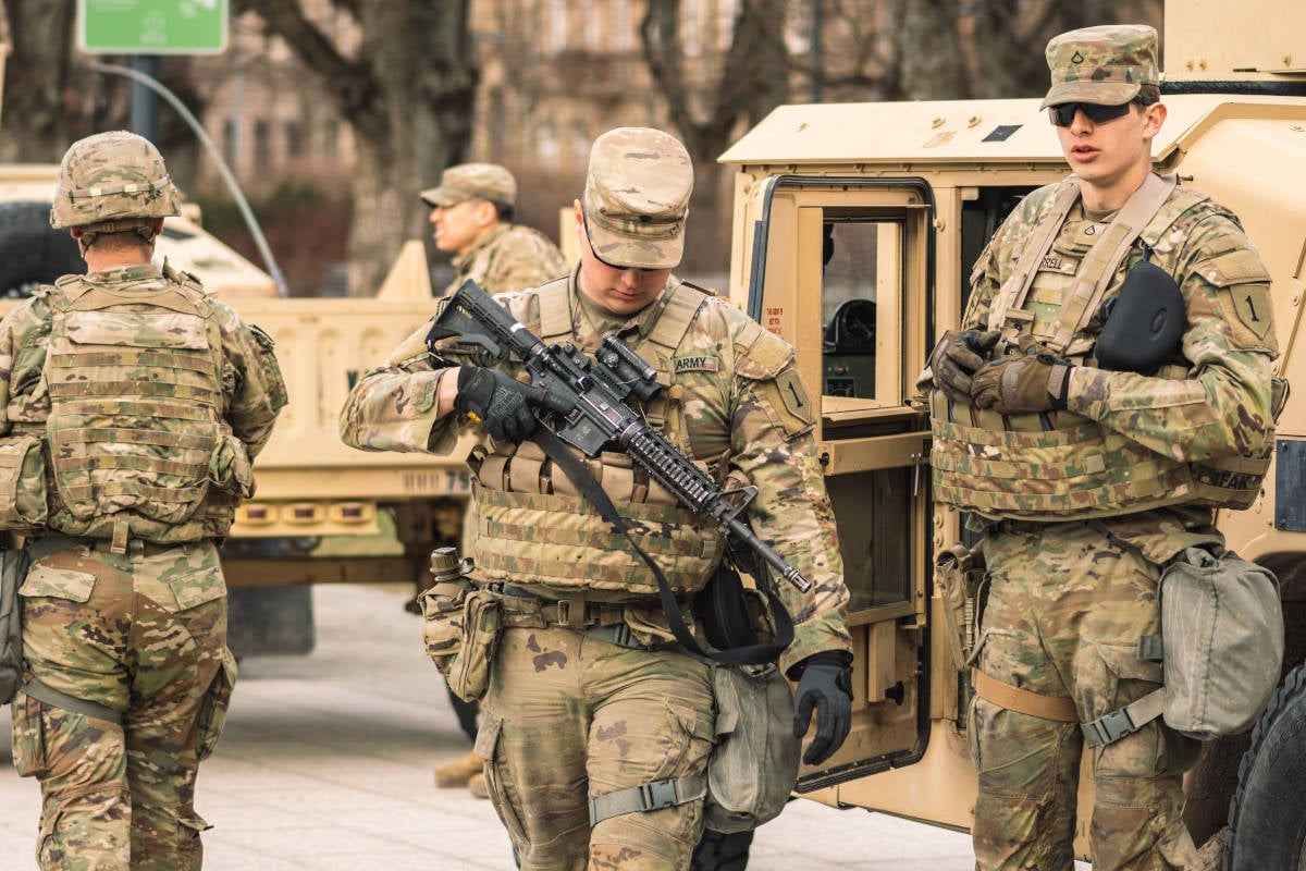 Laatste Amerikanen vertrekken uit Irak: “Vanaf hier kunnen ze zichzelf wel destabiliseren.”