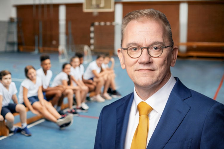 Kabinet bezuinigt op gymles en verhoogt btw sportscholen: “Sporten lang genoeg gedoogd”