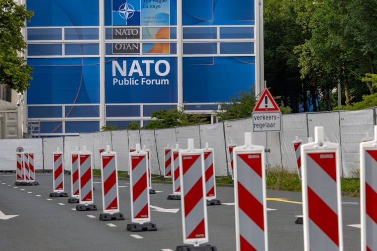 Wegafsluitingen tegelijk met NAVO-top: Wat als Trump in de file komt?