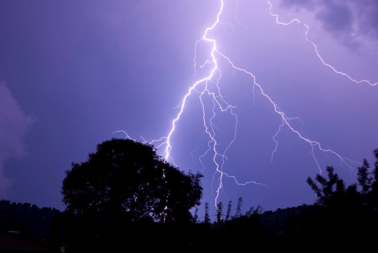 KNMI waarschuwt voor zwaar onweer: kan ons land dit wel aan?