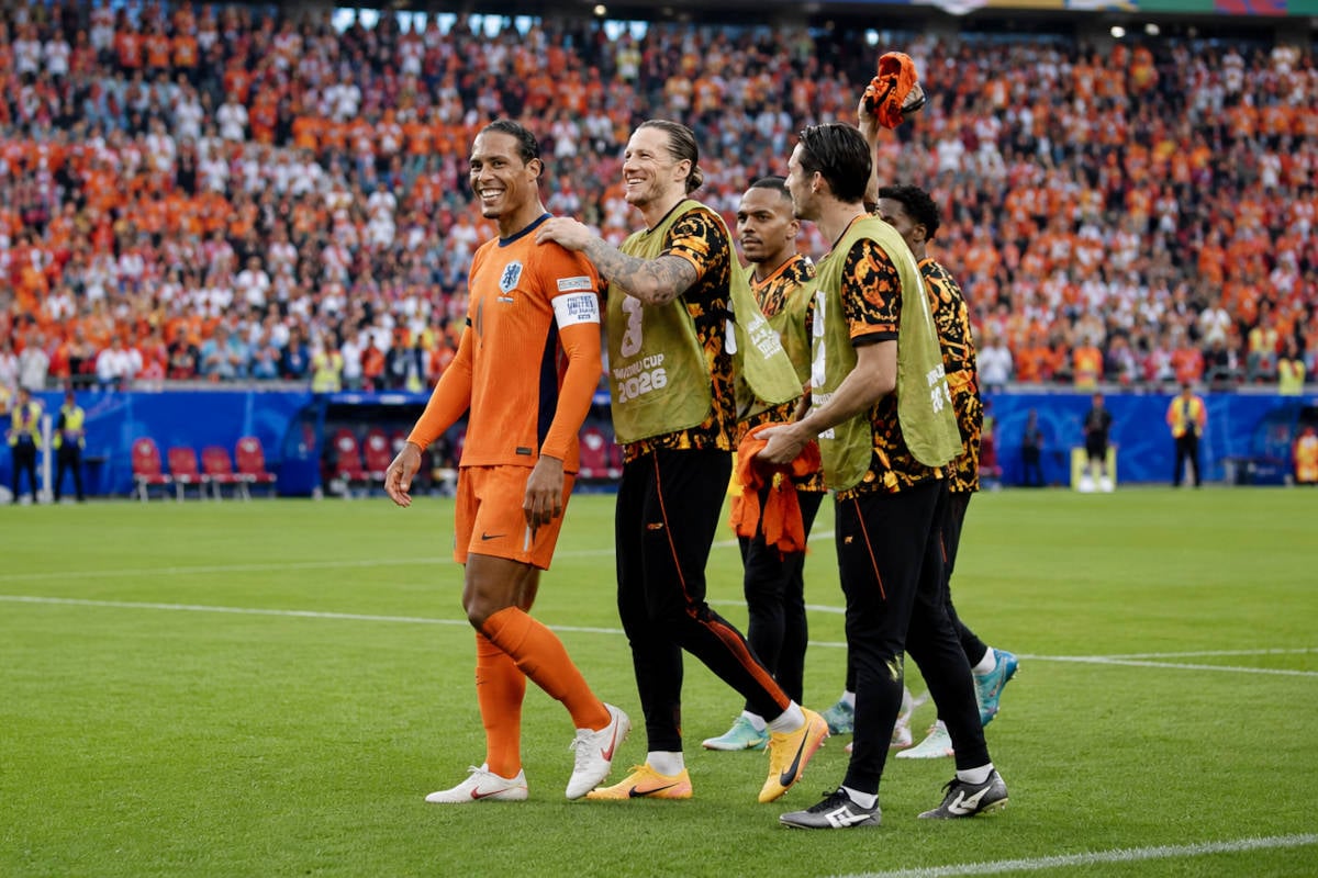 Oranje donderdag gehuldigd voor bereiken zestiende finale