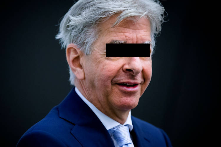 ‘Bekende oud-minister’ verdacht van samenwerking Telegraaf