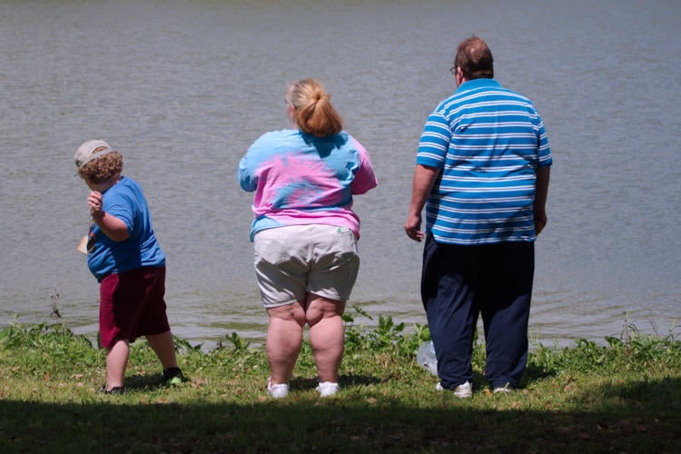 Platte-aarde-gelovigen luiden de noodklok: “Obese kinderen beter verdelen”