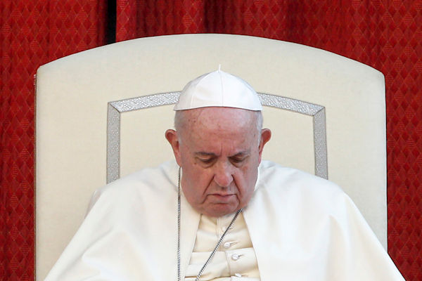Paus met spoed opgenomen op afdeling Gebedsgenezing ziekenhuis