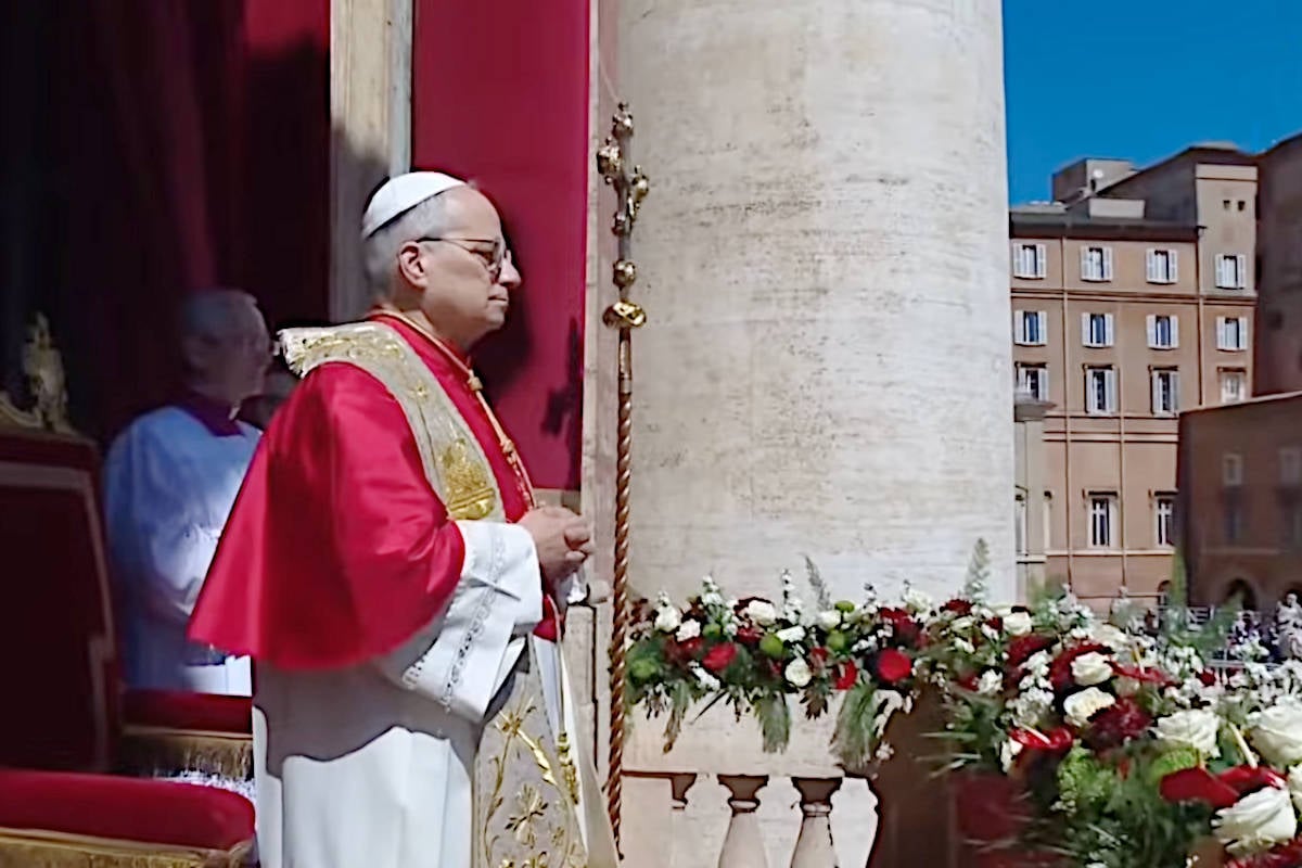 Hondsbrutale paus bedankt Nederland niet voor bloemen