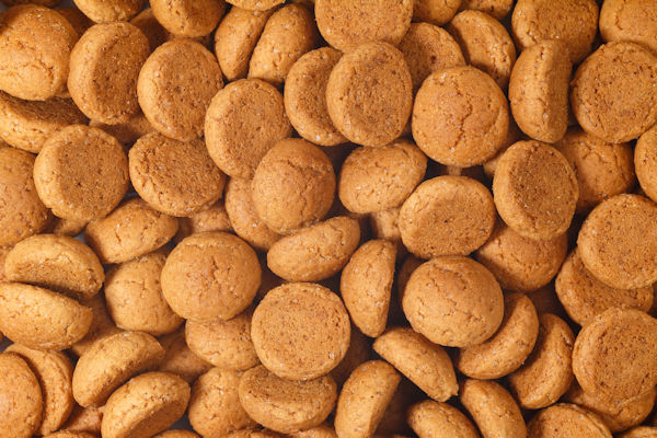 Eerste pepernoten liggen weer in de winkel