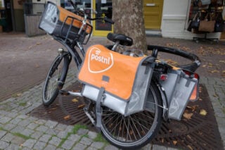 PostNL verhoogt prijs postzegel net zo lang tot mensen weer meer post gaan versturen PostNL verhoogt prijs postzegel net zo lang tot mensen weer meer post gaan versturen