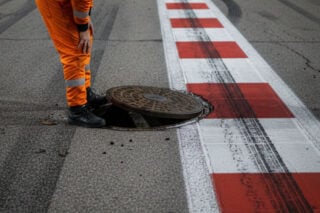 Schade aan losgeraakt putdeksel bij Grand Prix valt mee