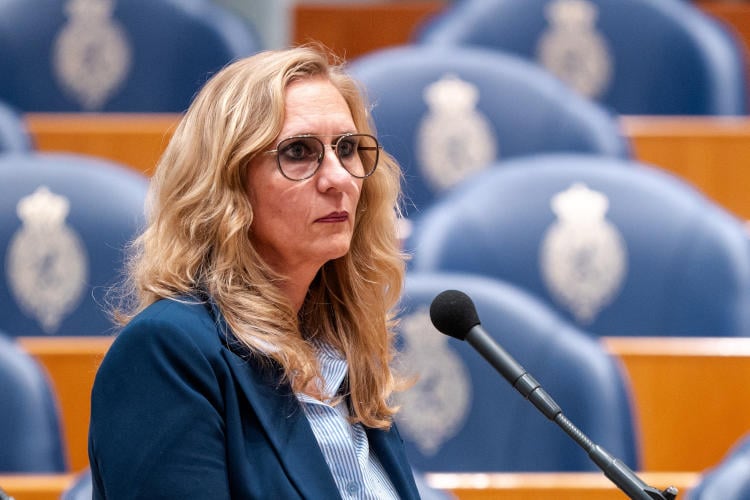 PVV-Kamerlid Rachel van Meetelen goudeerlijk over cv: “School niet afgemaakt en in poffertjeskraam gewerkt”