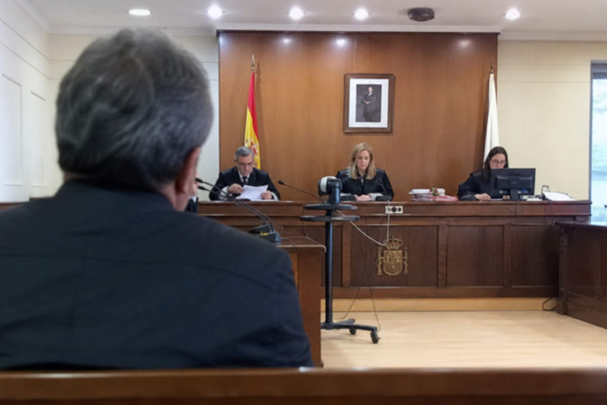 Spanje eist 447 jaar cel tegen journalist: “Bij goed gedrag komt hij in 2322 al in aanmerking voor een enkelband”
