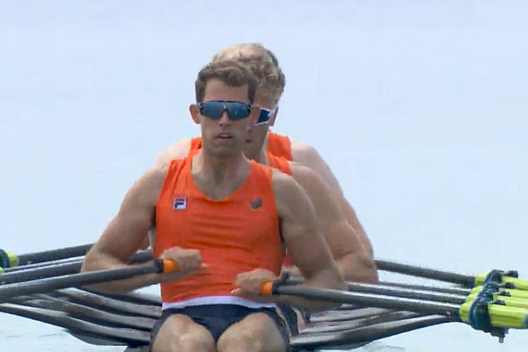 Nederlandse roeiers blij met gouden medaille: “En nu de helft naar de Belastingdienst”