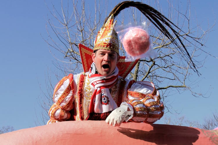 “Omstreden carnavalsprins Ronald d’n Tweede gevaar voor persvrijheid”