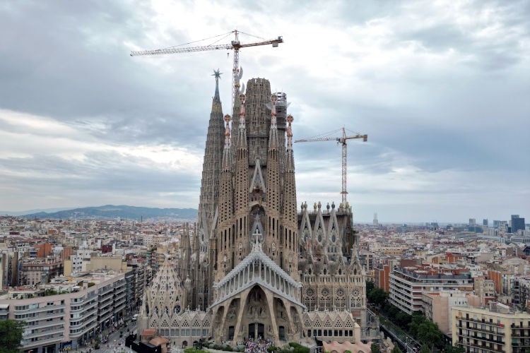 Spanjaarden bezorgd over snelle bouw Sagrada Familia: “Haastklus kan nooit goed gaan”