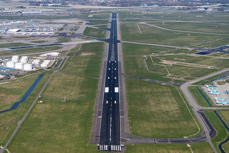 Amsterdam wil tijdelijke sluiting Schiphol voor festival ‘Op de Baan’