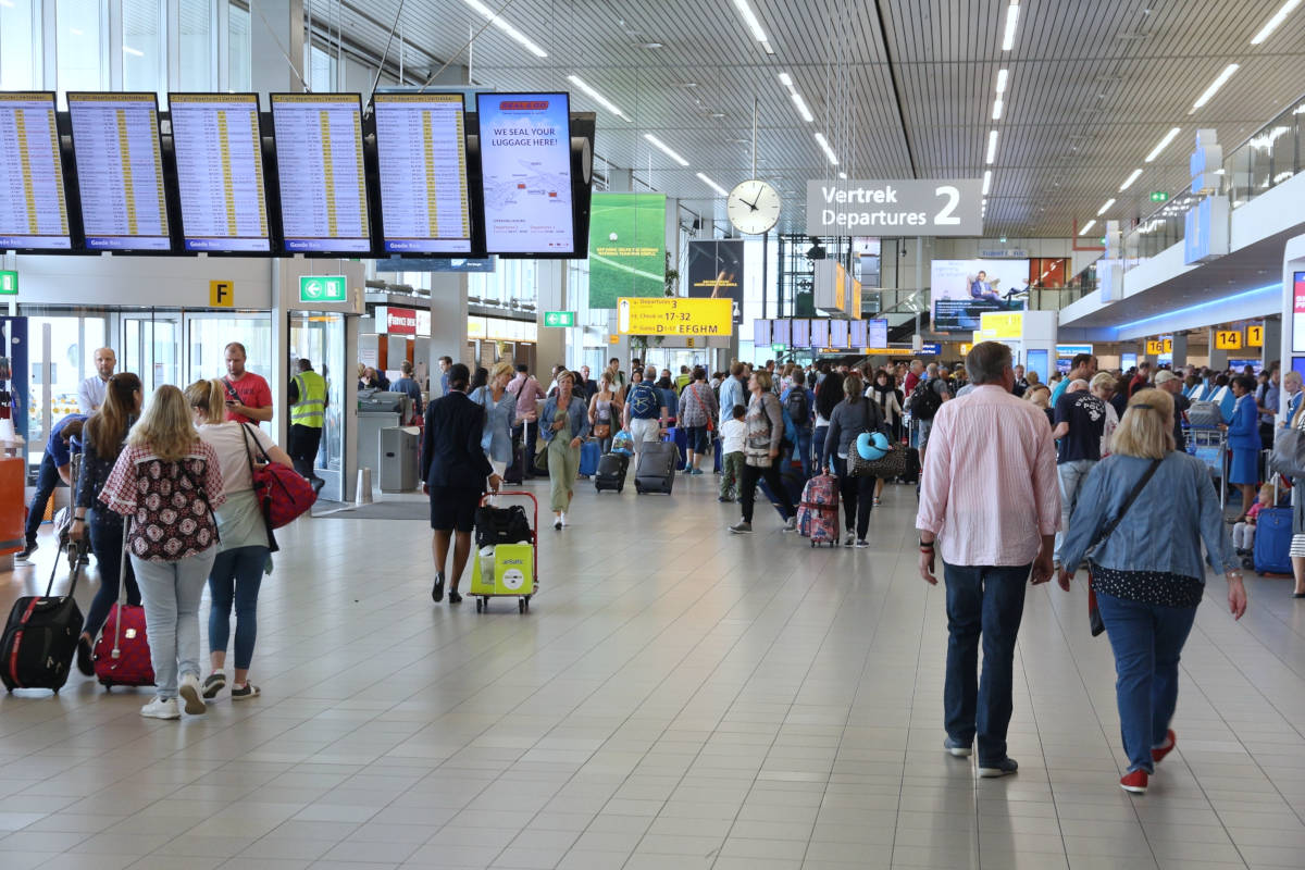 Consumentenvertrouwen daalt: Gemiddelde Nederlander gaat nog maar twee keer per jaar op vakantie