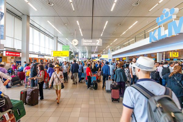 Schiphol verplaatst deel wachtende passagiers naar Braziliaanse luchthaven