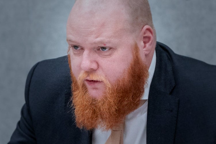 Kamerlid geronseld door hyperlokale splinterbeweging FNP… hoe gevaarlijk is dat?