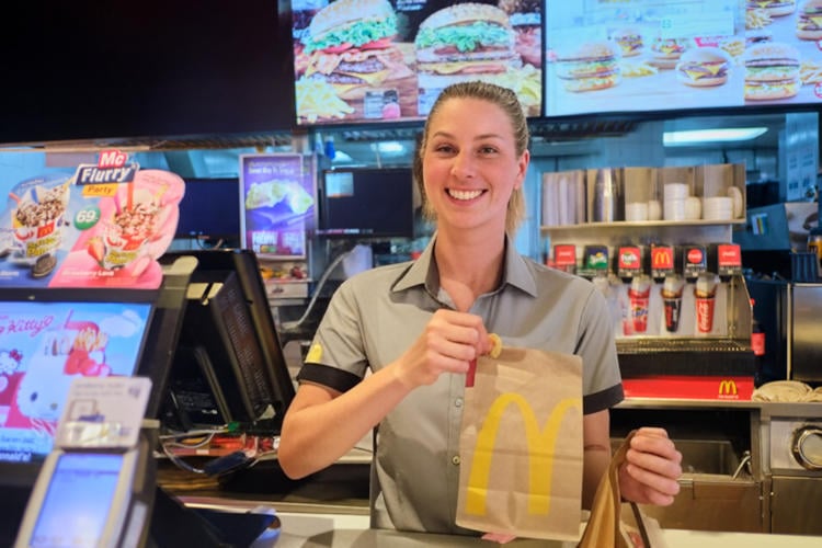 Sophie (19) maakt tijdens de NAVO-top het eten voor president Trump