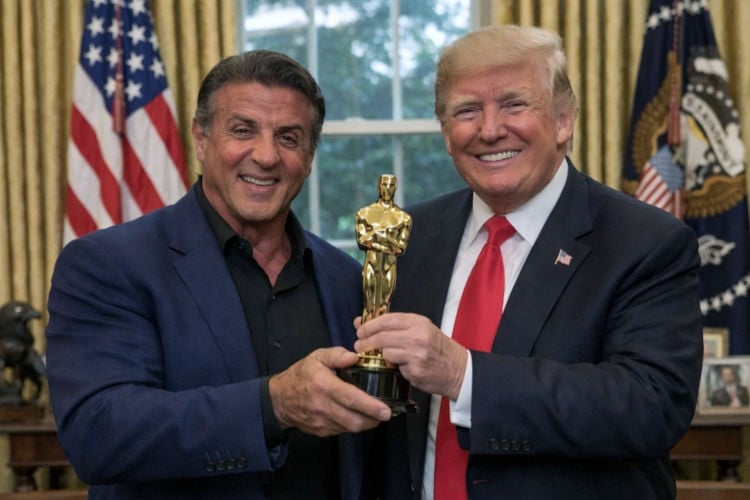 Sylvester Stallone overhandigt Oscar aan Trump voor bioscoopfilm ‘Melania’