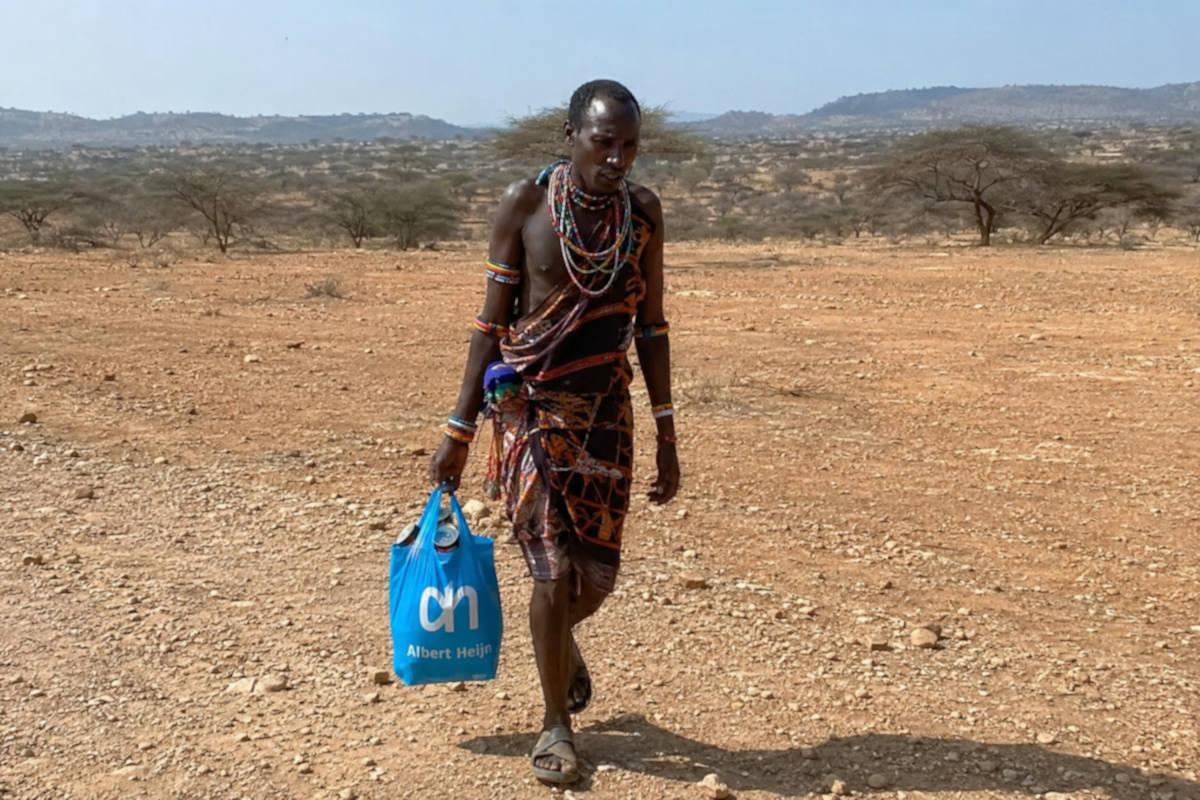 Inwoners Tanzania moeten tientallen kilometers lopen om statiegeldblikjes te kunnen inleveren