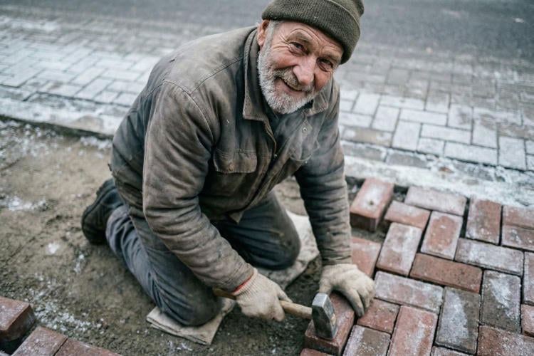Meeste Nederlanders blij met verhoging AOW-leeftijd: “Fijn dat ik nog nuttig mag zijn”