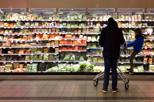 Supermarkten verlagen prijzen van vieze producten eerst