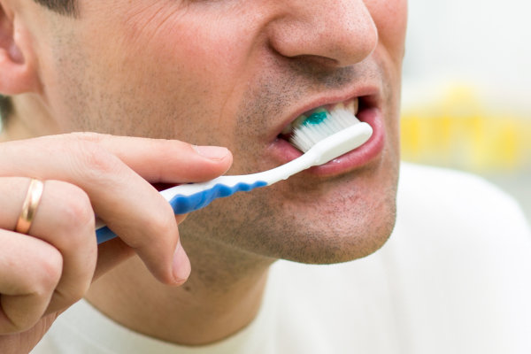 Nederlanders poetsen tanden weer handmatig om elektriciteit te besparen