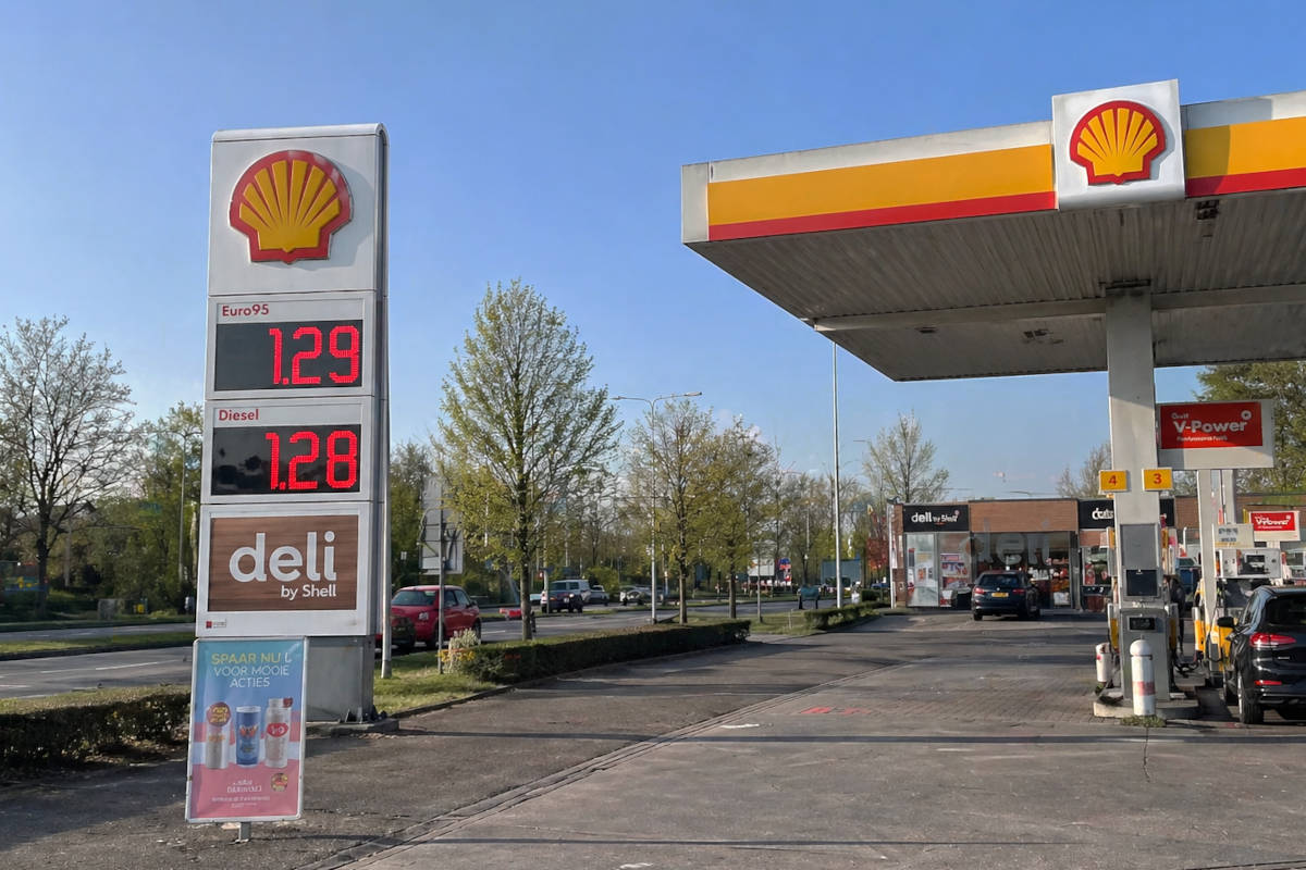 Steeds meer tankstations verkopen brandstof per halve liter: “Maakt psychologisch een enorm verschil”