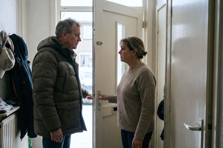 Rationele Theo (59) praat voor het eerst in zijn leven over gevoel: “Ik heb het koud”