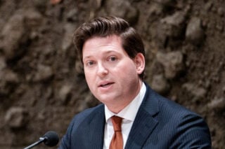 Jonge Kamervoorzitter Thom van Campen wil massive glow-up: “Huidige Kamervibe is gewoon dusty”
