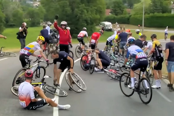 Weer toeschouwer bij Tour de France gehinderd door wielrenners