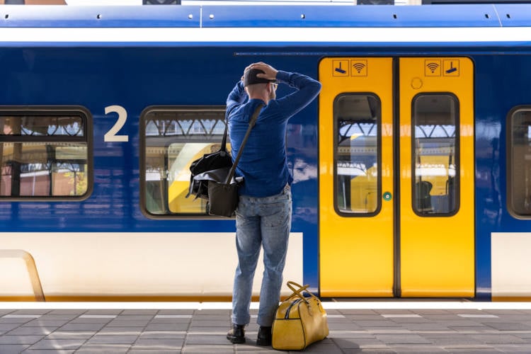 NS-personeel beëindigt stakingen: “We zijn effectiever in chaos veroorzaken als we gewoon werken”