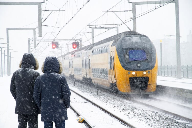 NS verdedigt winterdienstregeling: “Bevroren reiziger blijft statistisch gezien veel langer goed”