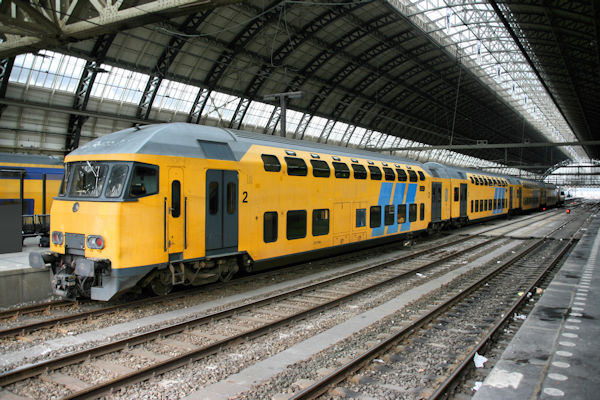 Schiphol kritisch over nieuwe staking bij NS: “Zo ga je niet met reizigers om”