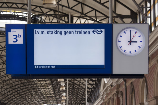 Minister tevreden over staking bij NS: “Nederland kan prima zonder treinen”