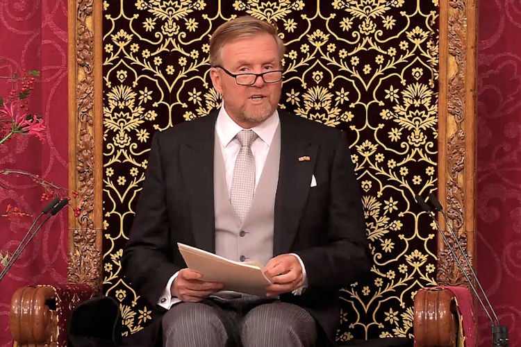 Koning spreekt Troonrede uit: “Het gaat goed met mij”