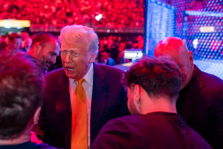 Trump wil UFC-kooigevecht in Witte Huis: heeft hij niet tevéél klasse?