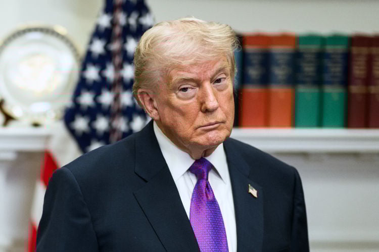 Trump eist dat Iran onmiddellijk stopt met het vergelden van Amerikaanse luchtaanvallen