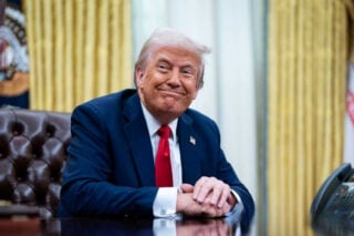 Trump wijzigt Ruslandbeleid nu twee keer per dag: “We gaan de Russen totaal in verwarring brengen” Trump wijzigt Ruslandbeleid nu twee keer per dag: “We gaan de Russen totaal in verwarring brengen”