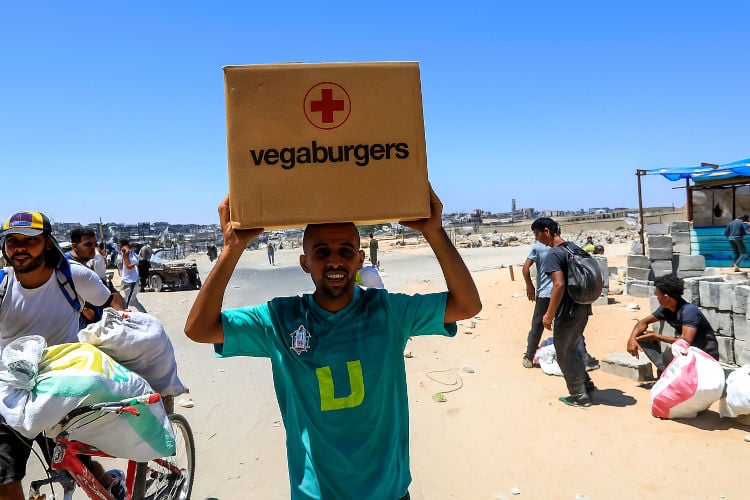Vleesindustrie waarschuwt bevolking Gaza voor misleidende vegaburgers in hulppakketten