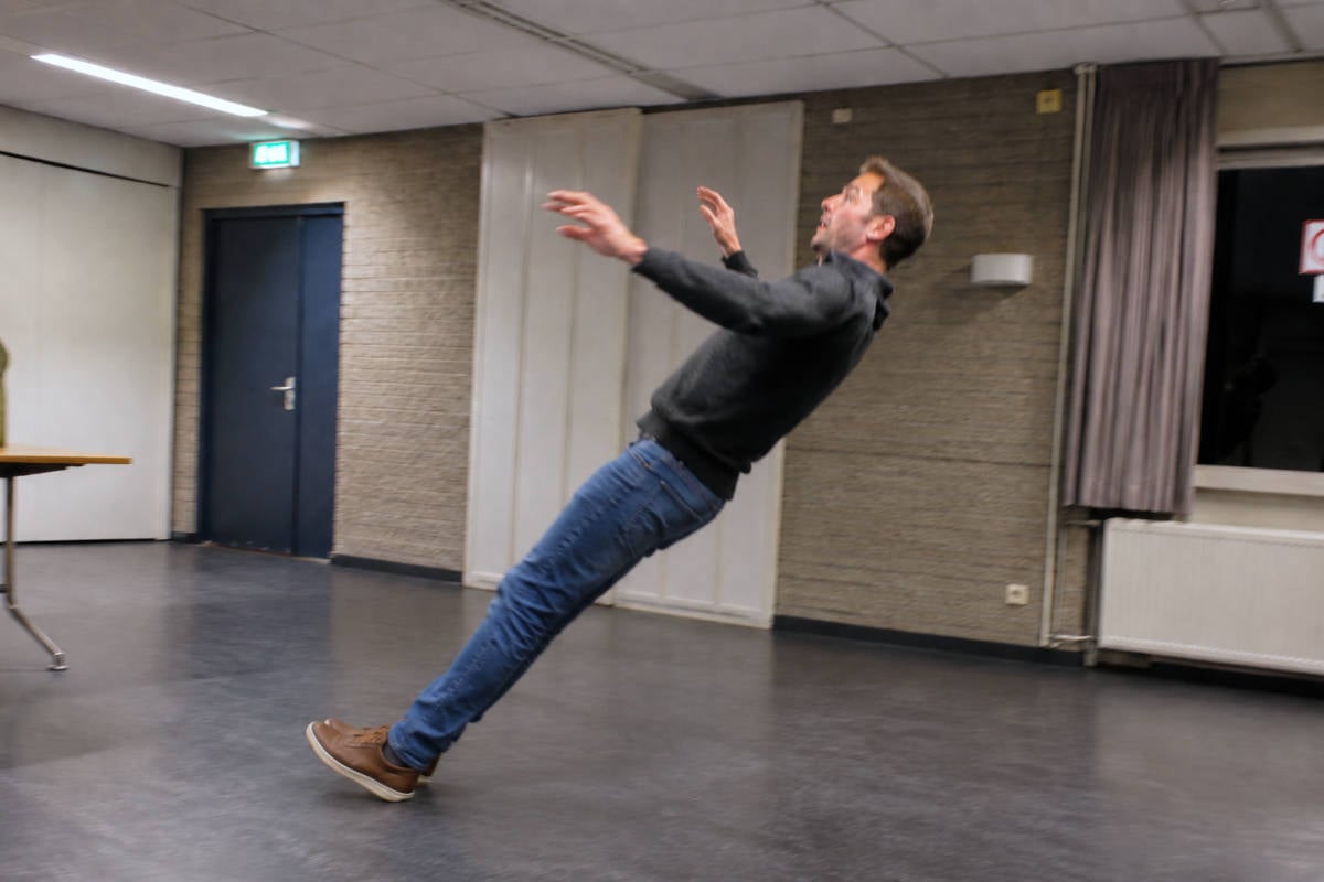 Teambuildingdag eenmanszaak opnieuw mislukt: vertrouwensoefening eindigt in ziekenhuis