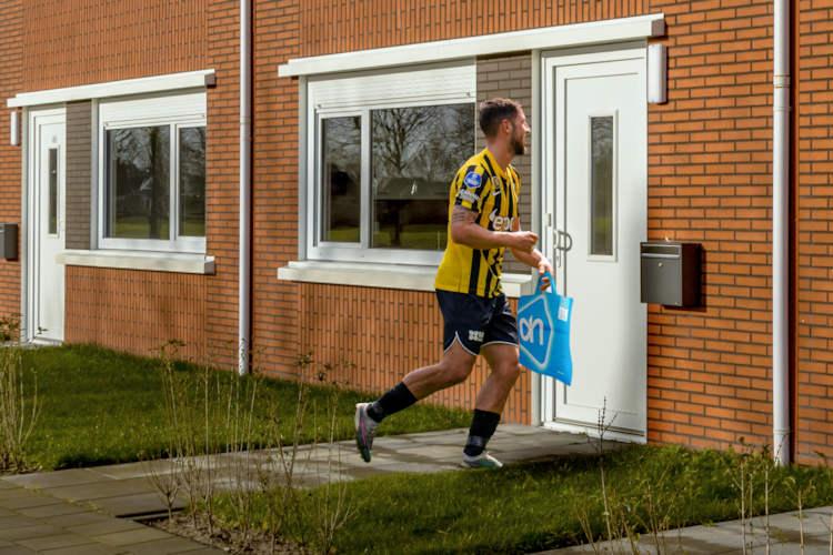 Vitesse komt met reddingsplan: spelers langs deuren om lege flessen op te halen