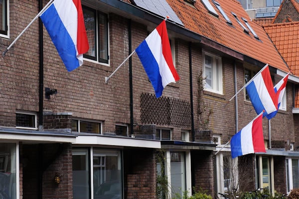 Gemeenten betreuren provocerend vlagvertoon op Bevrijdingsdag