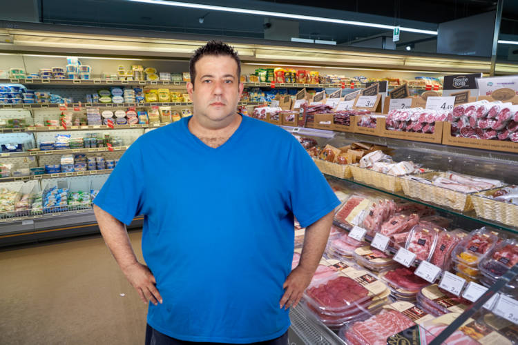 Vleeseter Jos (42) vreest proteïnetekort na verdwijnen vleesaanbiedingen