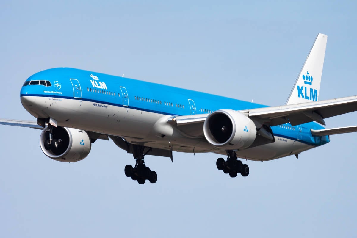 Eurlings reageert pas later op KLM-incident: “Sorry, telefoon is nu leeg”